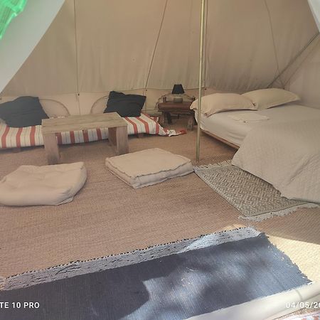 Analaya Villa Vias Bagian luar foto