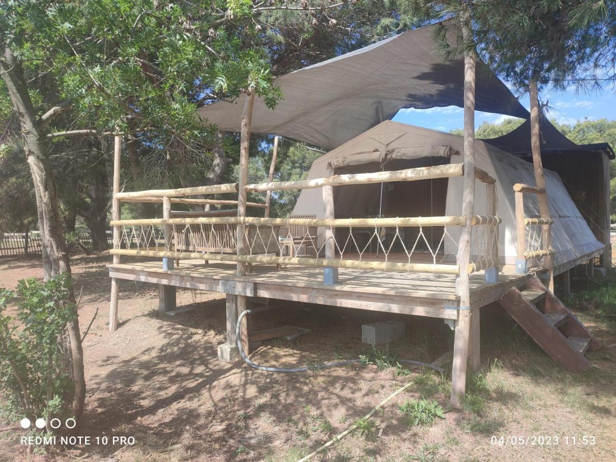 Analaya Villa Vias Bagian luar foto