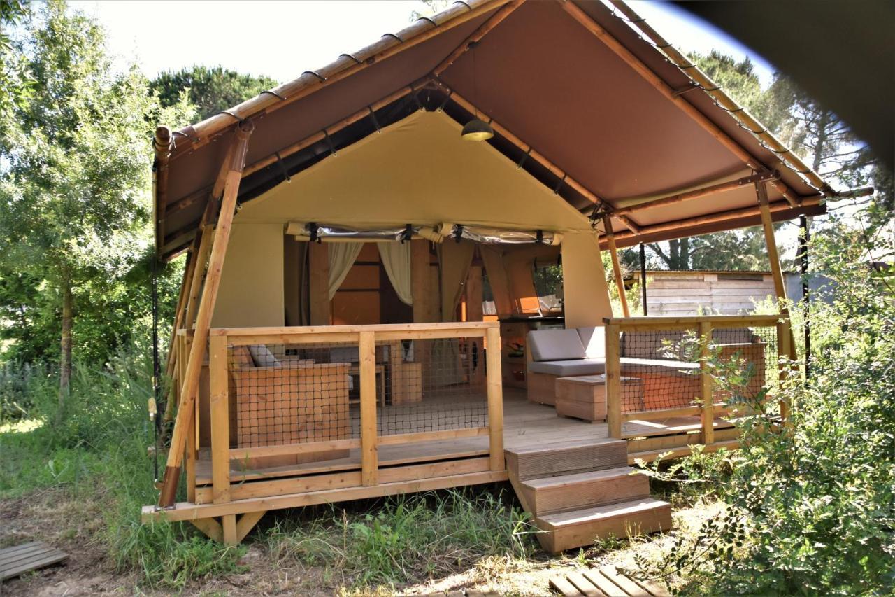 Analaya Villa Vias Bagian luar foto