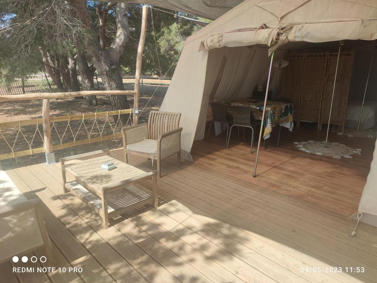 Analaya Villa Vias Bagian luar foto