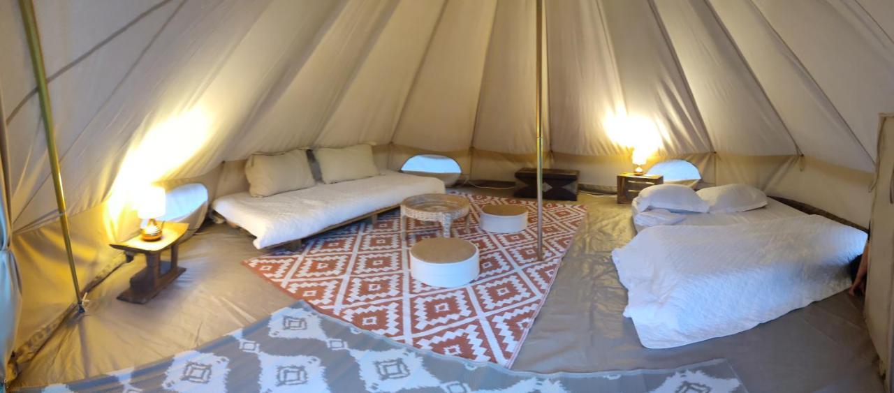 Analaya Villa Vias Bagian luar foto