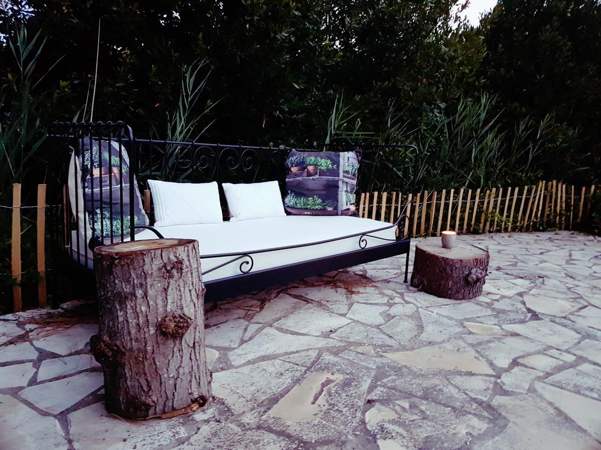 Analaya Villa Vias Bagian luar foto